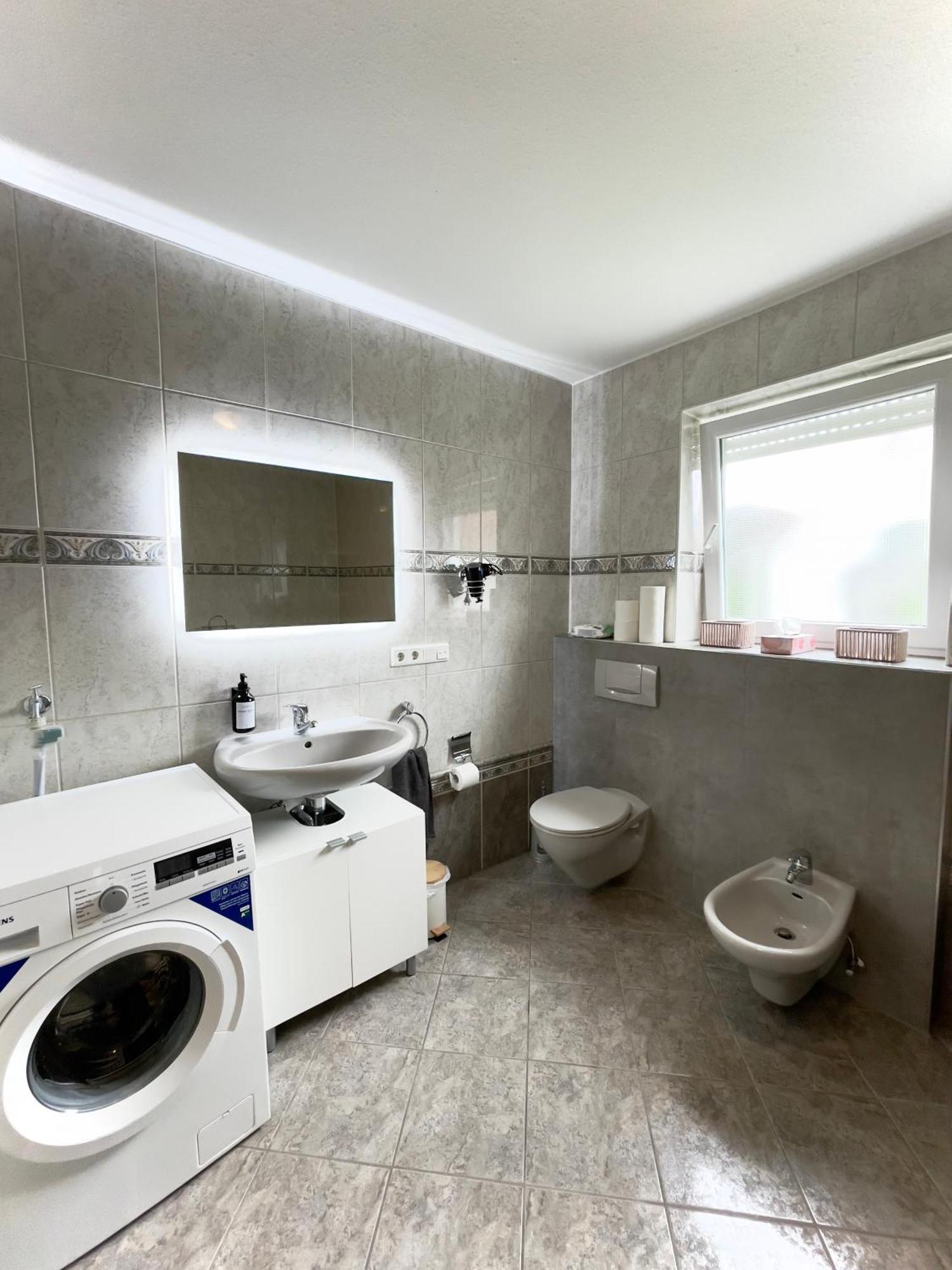110Qm - 4 Zimmer - Privat Parkplatz - Zentral - Balkon - Mallibase Apartments カッセル エクステリア 写真