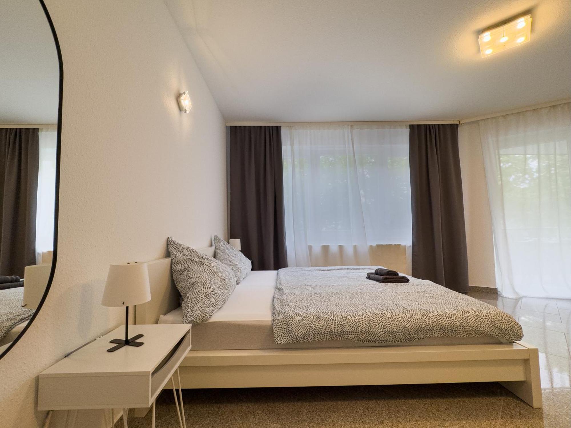 110Qm - 4 Zimmer - Privat Parkplatz - Zentral - Balkon - Mallibase Apartments カッセル エクステリア 写真